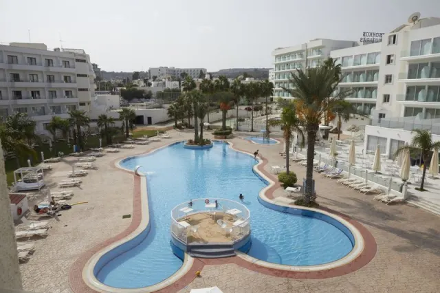 Tsokkos Gardens Hotel - photo 4