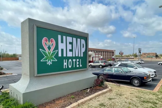 Hemp Hotel a Travelodge by Wyndham Oklahoma City North, Oklahoma