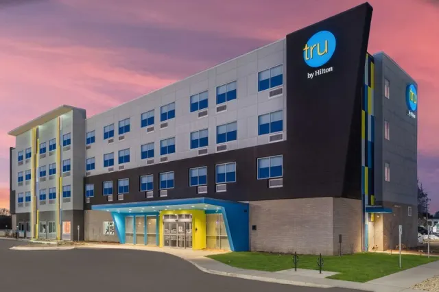 Tru by Hilton Janesville - photo 3
