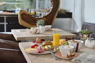 UHU Hotel Garni - photo 4