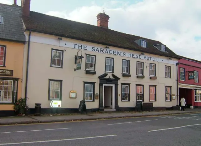 The Saracens Head - photo 2