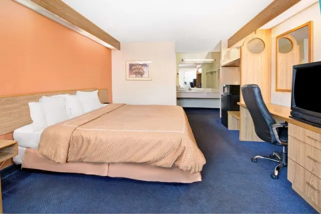 Days Inn by Wyndham Charlotte Northlake - photo 4