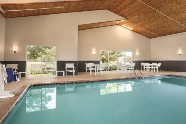 Country Inn  Suites by Radisson Buffalo MN - photo 4