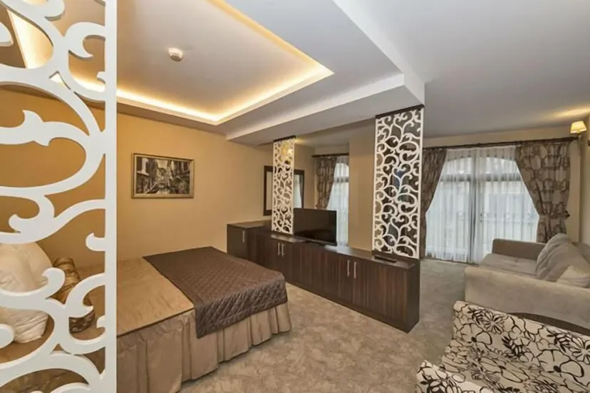 Rayelin Hotel Old Town - photo 1