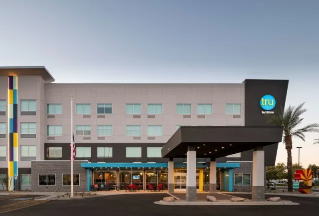 Tru by Hilton Phoenix Glendale Westgate - photo 3