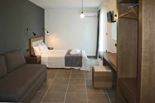 Amphitryon City Hotel - photo 3