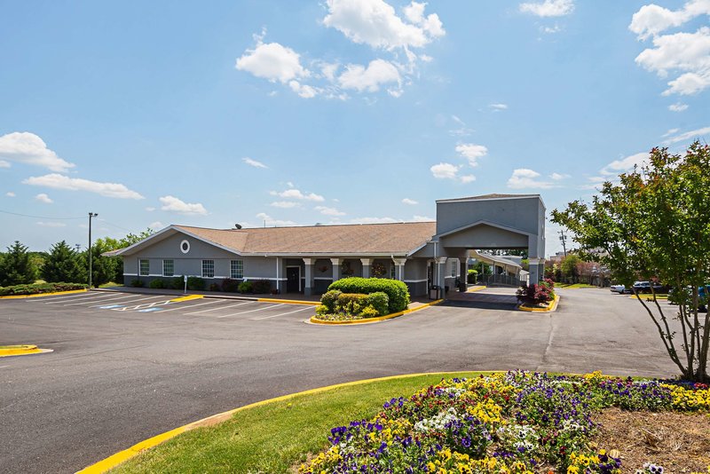 Quality Inn & Suites Greenville - Haywood Mall - photo 1