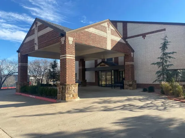 SureStay Plus Hotel by Best Western Edmond, Edmond
