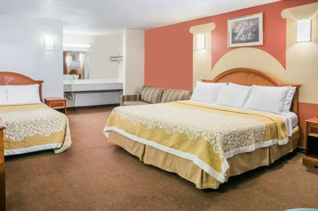 Days Inn by Wyndham Bastrop - photo 4