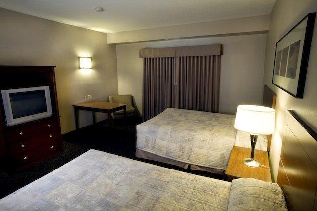 Heritage Inn & Suites - photo 4