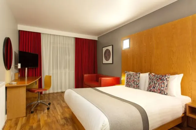 Ramada by Wyndham Belfast City Centre - photo 3