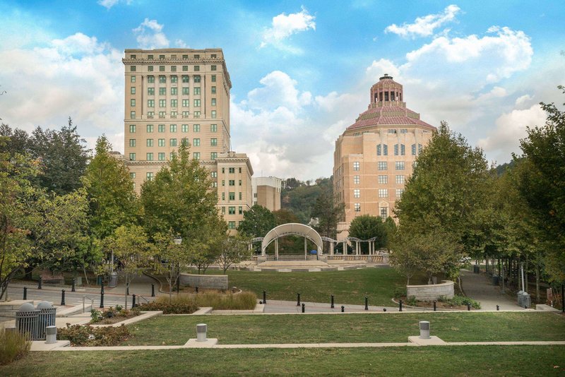 Days Inn by Wyndham Asheville Downtown North - photo 1
