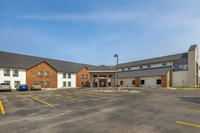 Best Western Watertown Inn & Suites - photo 3