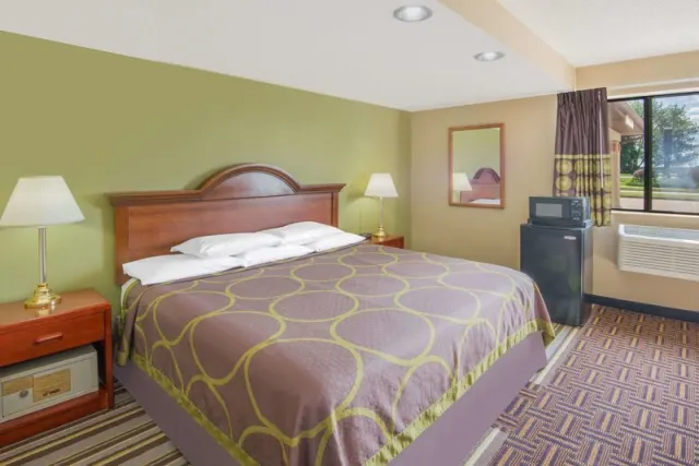 Super 8 by Wyndham Knoxville - photo 4