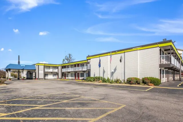 Econo Lodge Inn & Suites - foto 2