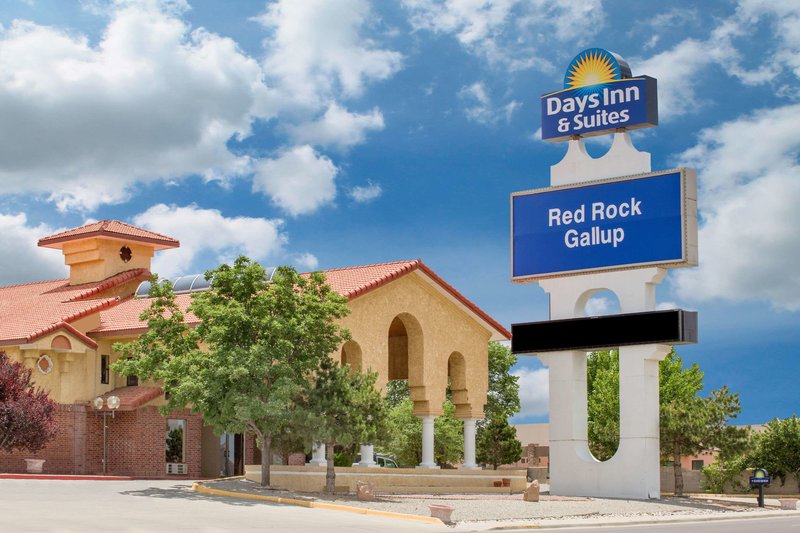 Days Inn & Suites by Wyndham Red Rock-Gallup - photo 1