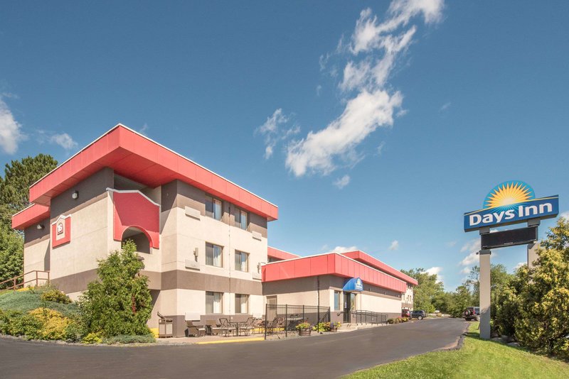 Days Inn by Wyndham Duluth Lakewalk - photo 1
