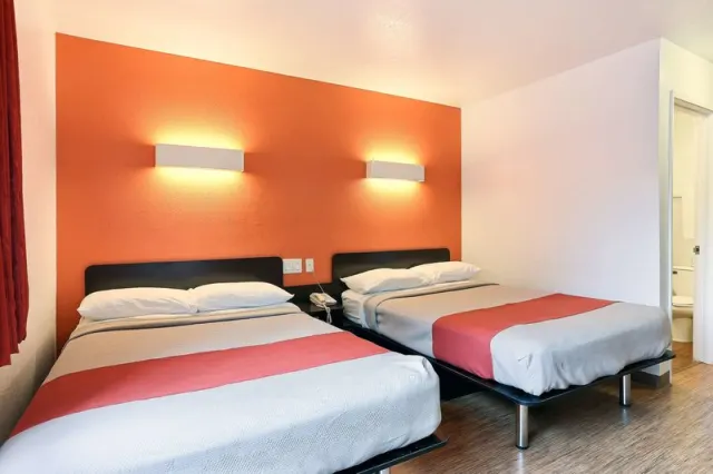 Econo Lodge - foto 4