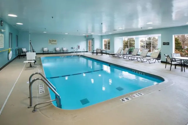 Hampton Inn  Suites Lincolnshire - photo 3