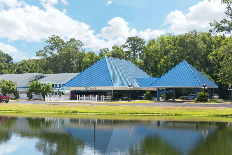 Days Inn by Wyndham Savannah Airport - photo 1