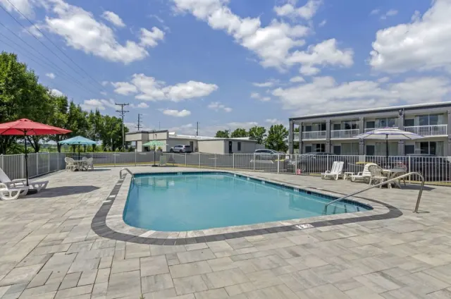 Suburban Studios Verona Staunton North - photo 3