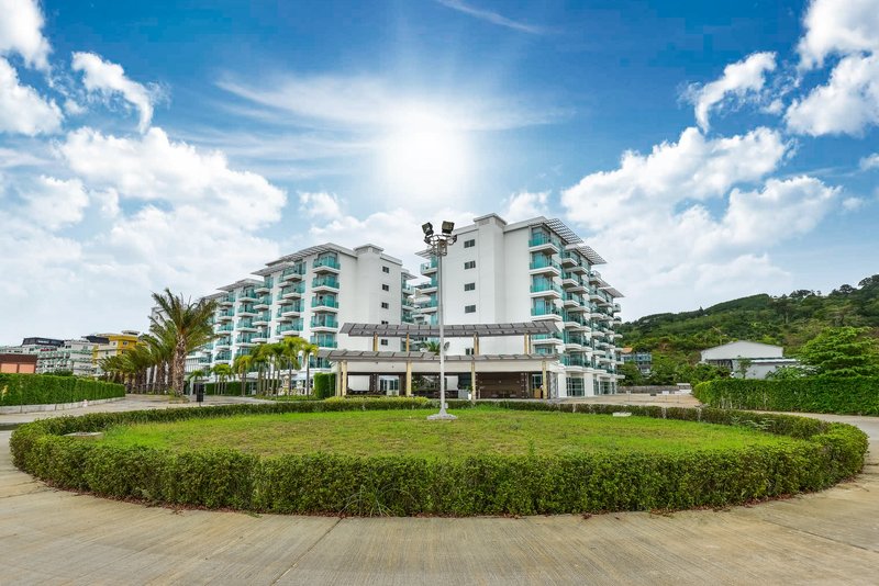Fishermens Harbour Urban Resort - photo 1