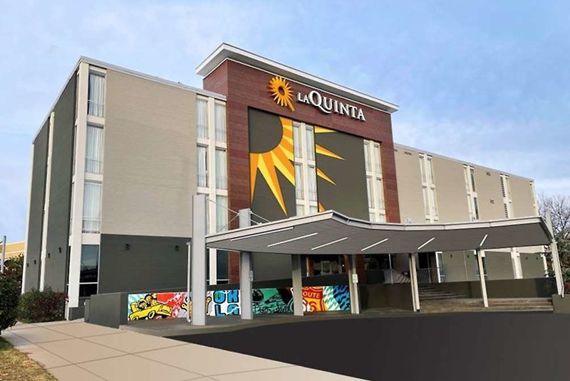 La Quinta Inn & Suites by Wyndham Tulsa Downtown/Route 66 - photo 1