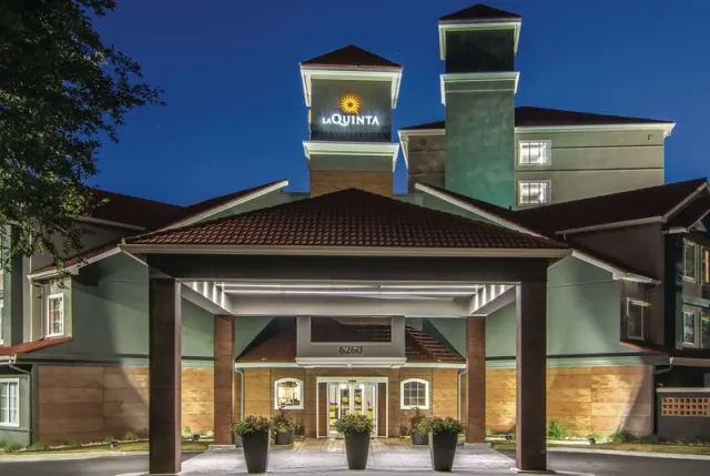 La Quinta Inn  Suites by Wyndham Atlanta Perimeter Medical - photo 3