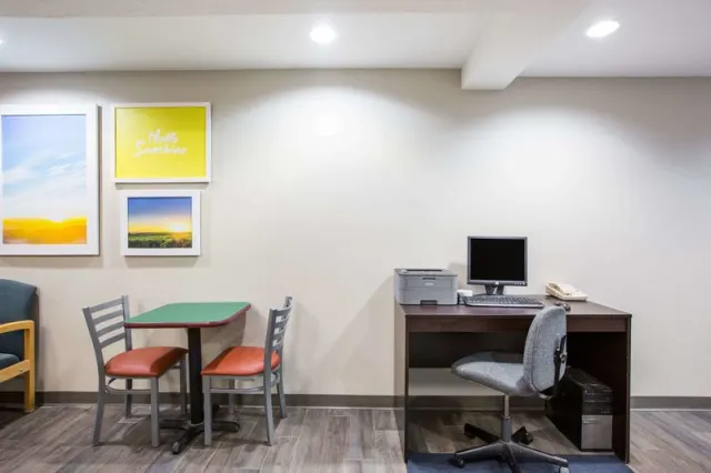 Days Inn by Wyndham Hays - photo 4