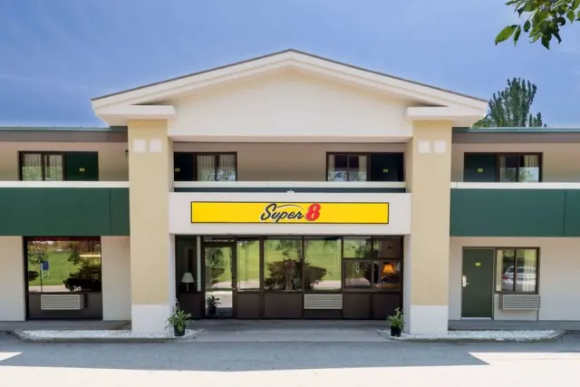 Super 8 by Wyndham White River Junction, Vermont