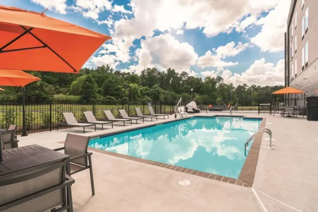 La Quinta Inn & Suites by Wyndham Opelika Auburn - photo 4