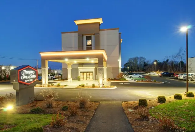 Hampton Inn & Suites Boston Stoughton - fotografija 2
