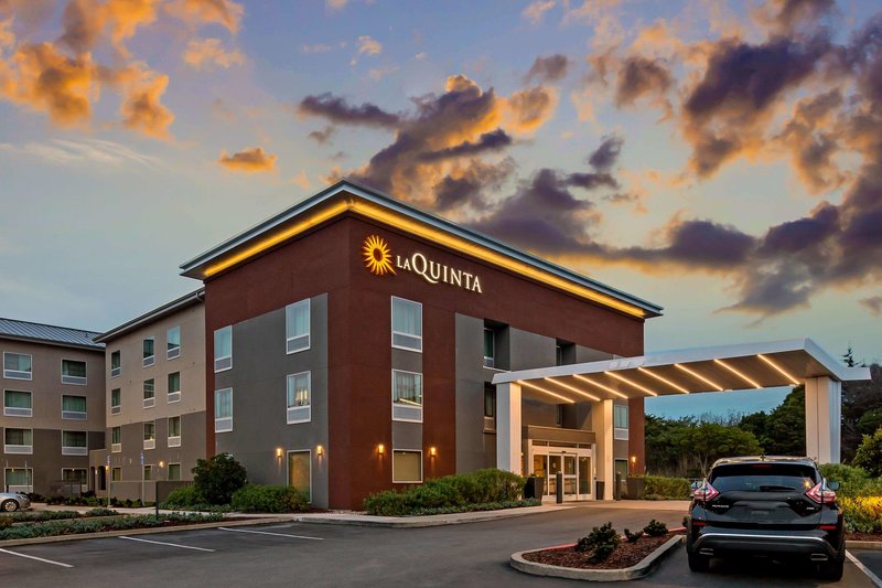 La Quinta Inn & Suites by Wyndham San Francisco Airport N - photo 1