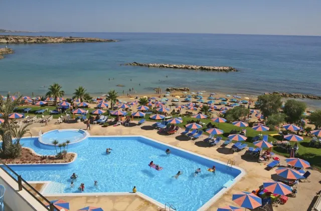 Corallia Beach Hotel Apartments - photo 2