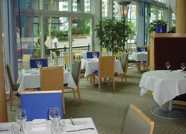 Marriott Pinnacle Downtown Vancouver - photo 4