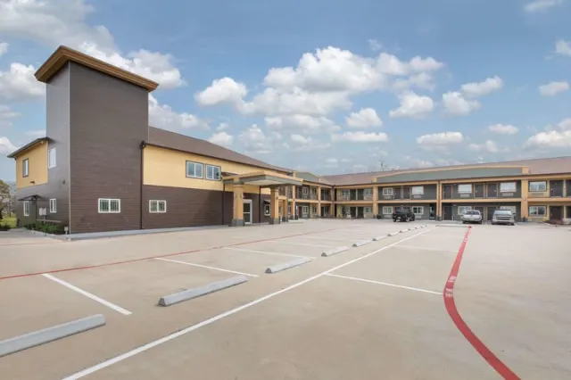 Days Inn and Suites by Wyndham La Porte, La Porte