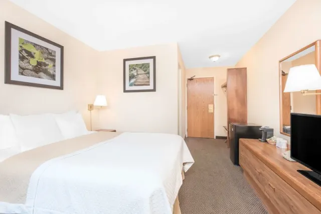 Days Inn by Wyndham West Rapid City - photo 3