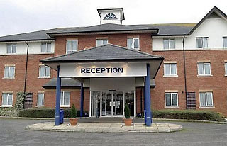 Holiday Inn Express London Gatwick-Crawley - photo 1