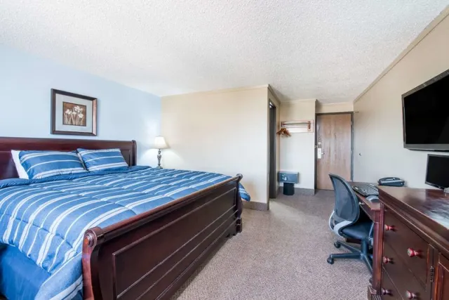 Super 8 by Wyndham Bismarck - photo 4