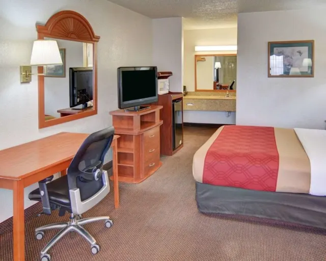 Super 8 by Wyndham Decatur Texas - photo 3