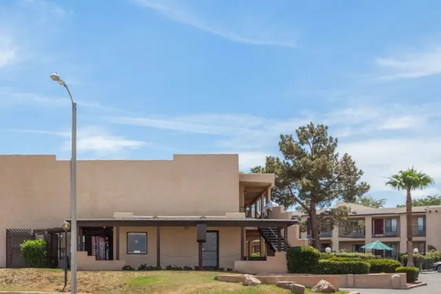 Super 8 by Wyndham Barstow - foto 2