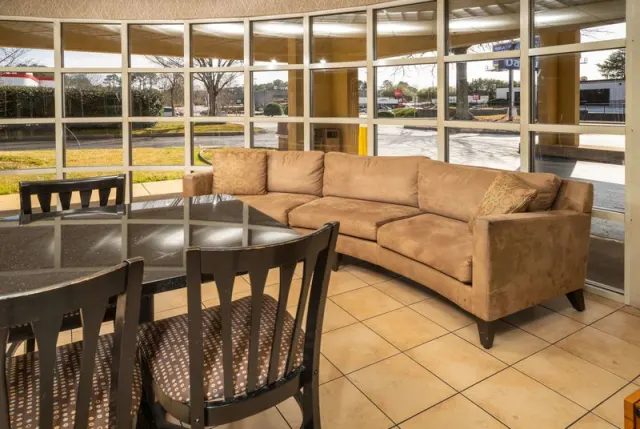Days Inn by Wyndham Atlanta Stone Mountain - photo 3