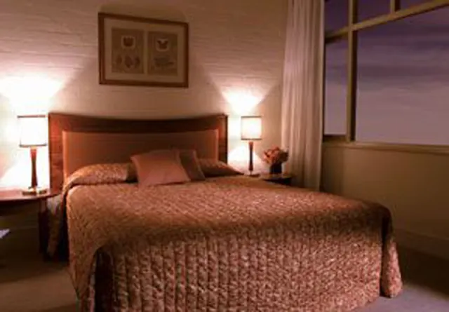 Harbour Rocks Hotel - photo 4