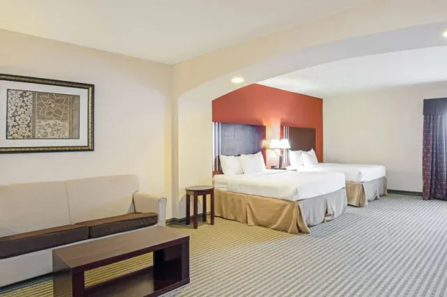 La Quinta Inn  Suites by Wyndham Woodward - photo 4