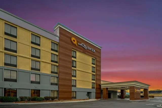 La Quinta Inn by Wyndham Columbia SEFort Jackson - photo 4