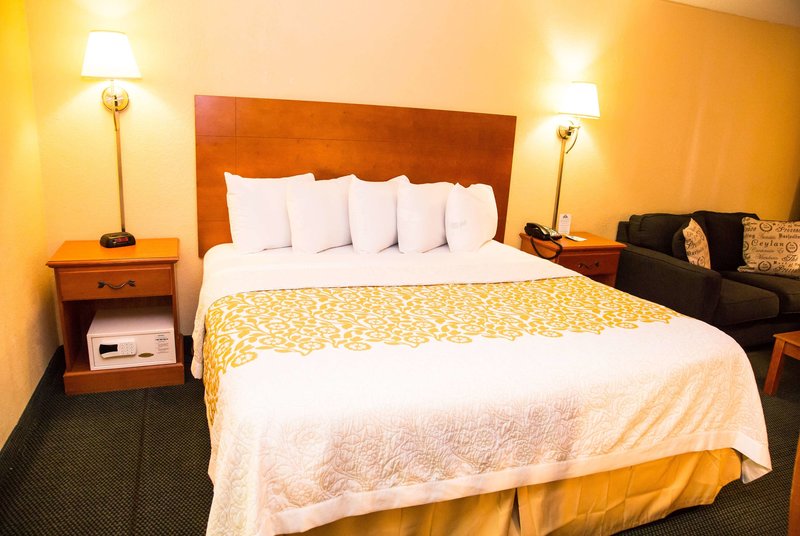 Days Inn by Wyndham Alexandria South - photo 1