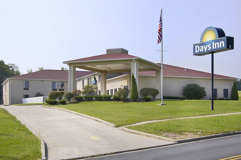 Days Inn by Wyndham Hillsboro - photo 1