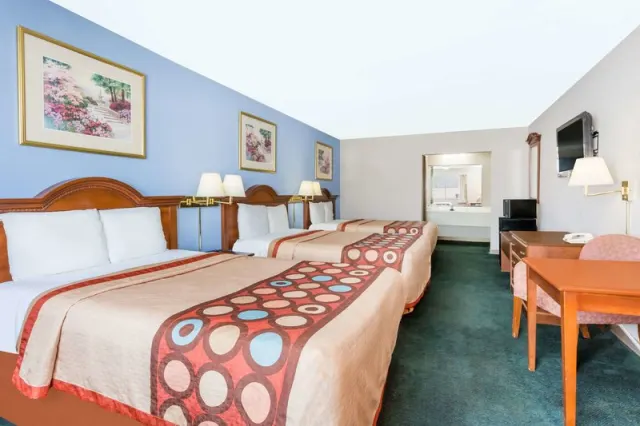 Super 8 by Wyndham Greensboro - photo 3
