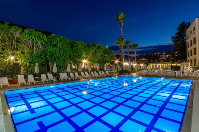 Julian Club - photo 2