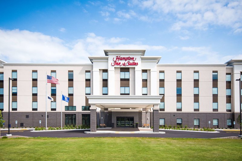 Hampton Inn  Suites At Wisconsin Dells Lake Delton - photo 1